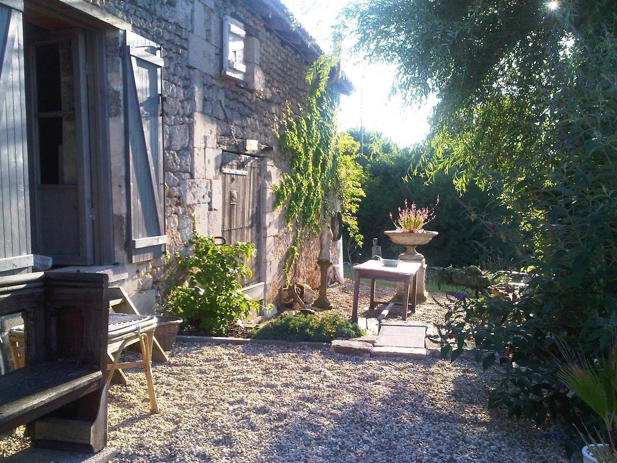 Chez Brown Bed & Breakfast Saint-Thomas-de-Conac Exterior photo